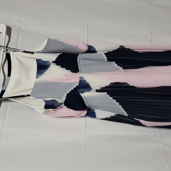 Banana Republic Geometric Color-Block Pleated Midi Dress.  Size: 2P - Picture 5 of 7